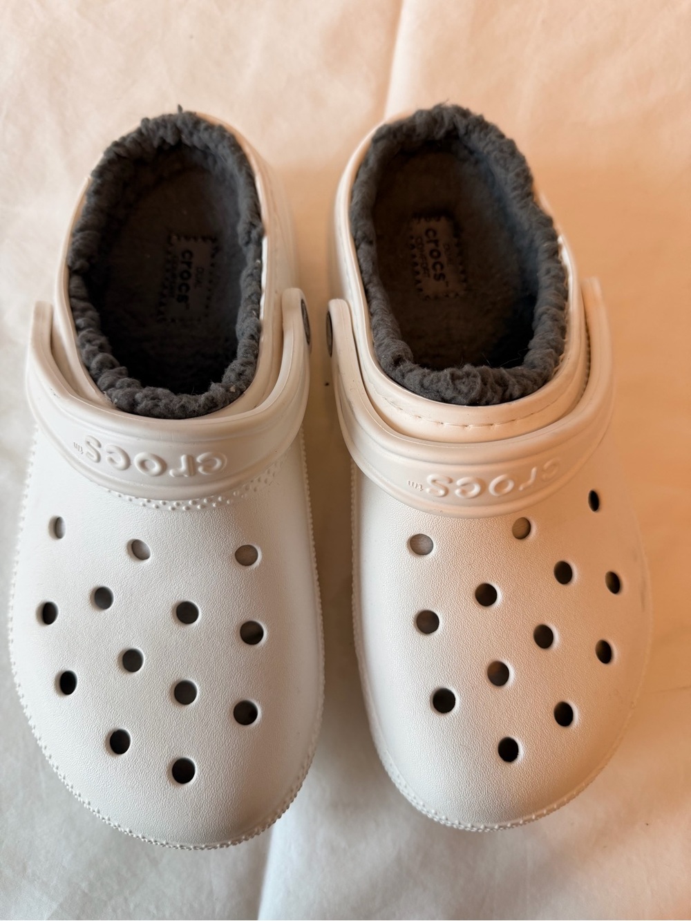 CROCS Classic White with Gray Fleece Lined Women's Size 8 EUC!